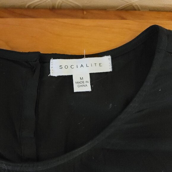 Tie front, botton back top - Picture 2 of 3